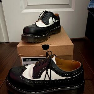 Dr. Martens black and white Bex